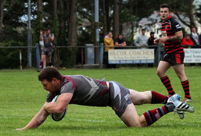 Rhydian Thomas dives over for a try